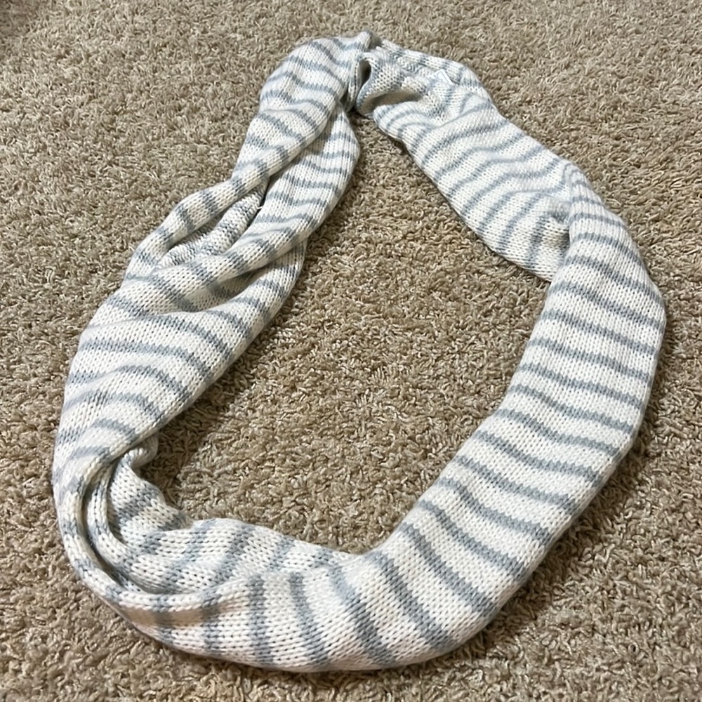 Knit infinity scarf